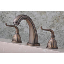 Q30243A Antique Three Holes Bathroom Basin Faucet